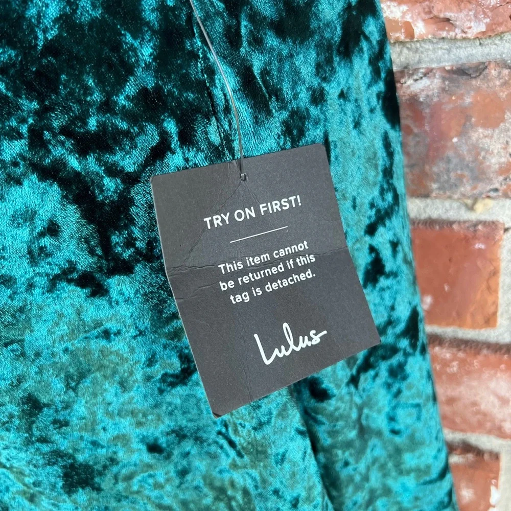 Lulu's green crushed velvet dress size medium NWT - Picture 7 of 10